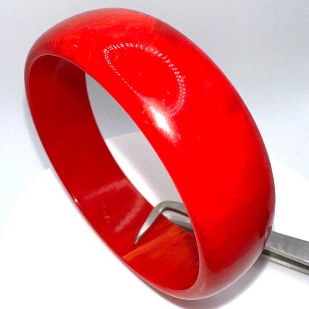 Antique vintage Art Deco 1930s 1940s cherry red swirled Bakelite bangle bracelet